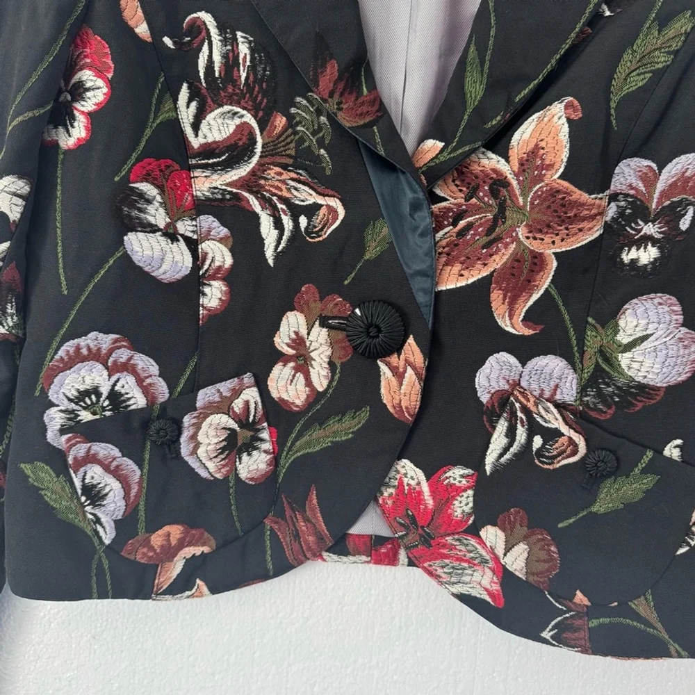CE Classiques Entier Floral Embroidered Cropped Women's Blazer